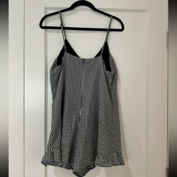Honey Punch Checkered Romper - Picture 4 of 7